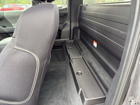 Used 2022 Toyota Tacoma SR RWD image 9