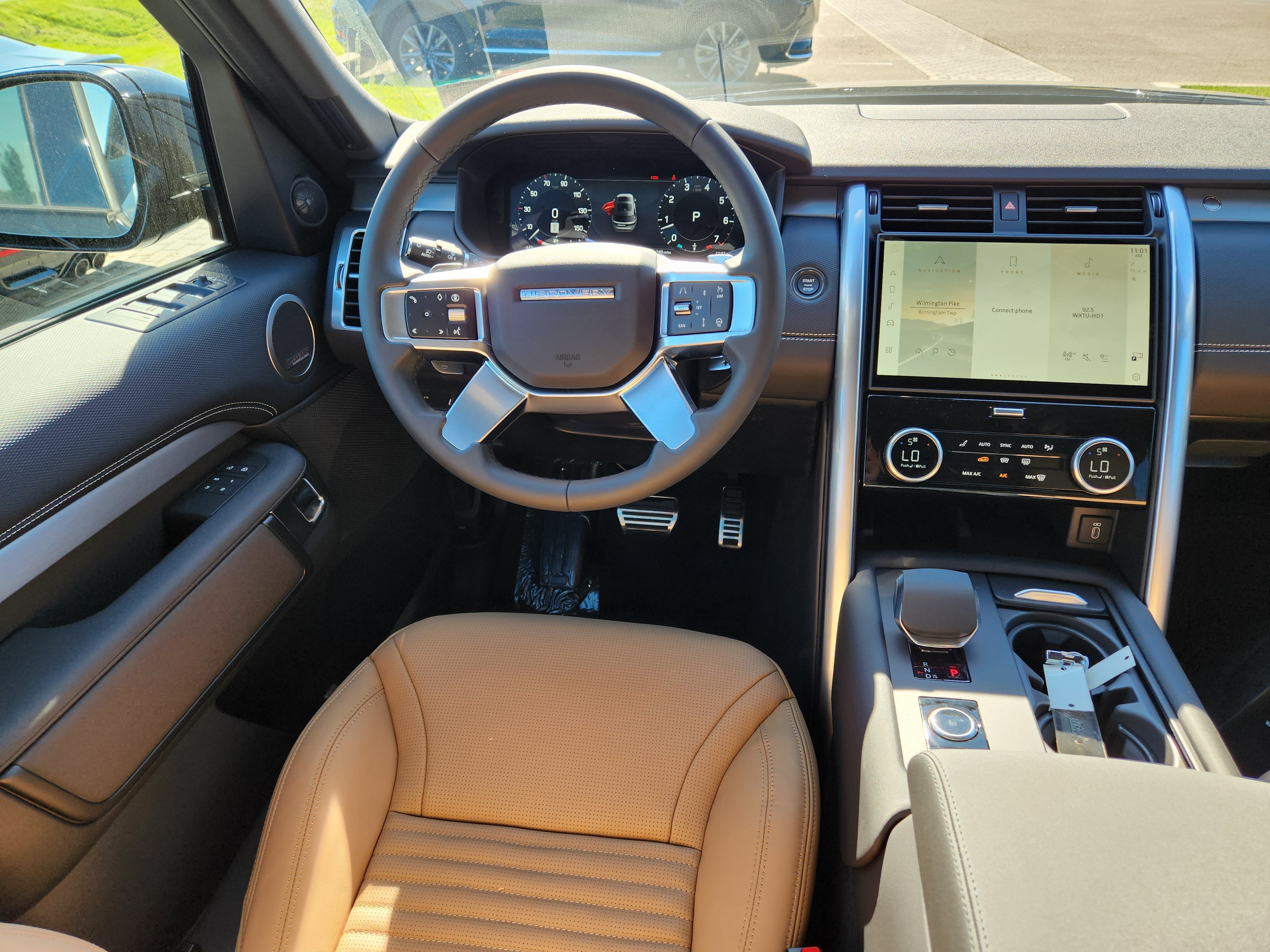 New 2026 Land Rover Discovery Limited Edition AWD/4WD image 14