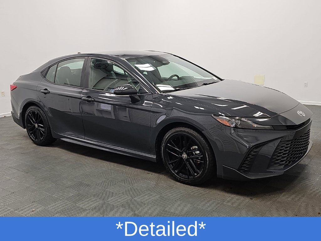 Used 2025 Toyota Camry SE FWD image 2