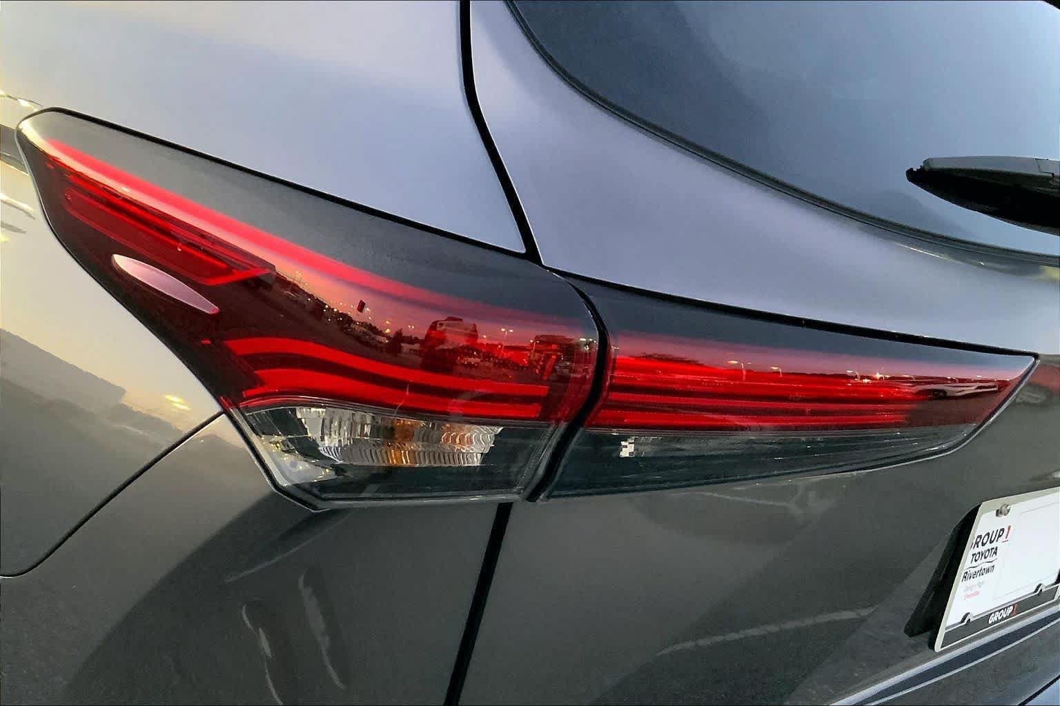 Used 2024 Toyota Highlander XLE FWD image 25