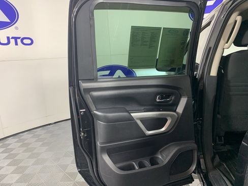 Used 2017 Nissan Titan SV image 30
