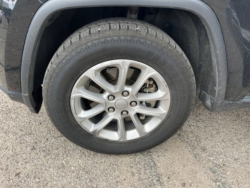 Used 2022 Jeep Grand Cherokee Laredo E image 24