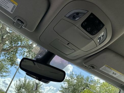 Used 2024 Chrysler Pacifica Touring-L FWD image 22
