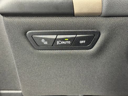 Used 2022 BMW iX xDrive50 w/ Sport Package image 18