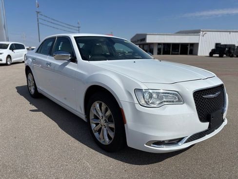 Used 2018 Chrysler 300 Limited image 7