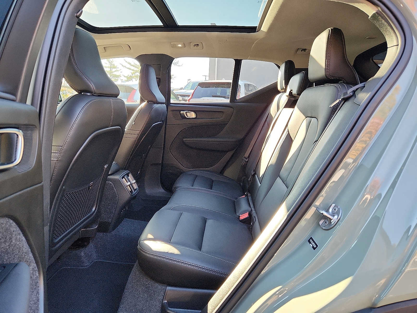 Certified 2024 Volvo XC40 B5 Plus w/ Protection Package Premier AWD/4WD image 10