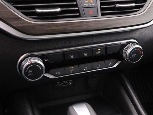 Used 2025 Nissan Altima 2.5 SV image 18