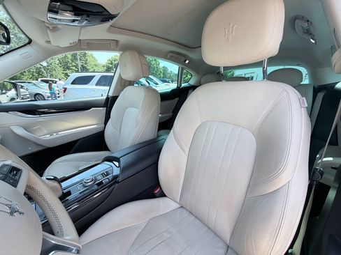 Used 2018 Maserati Levante AWD/4WD image 23