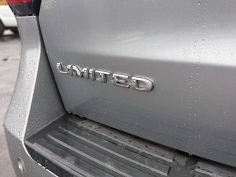 Used 2024 Ford Expedition Limited image 9