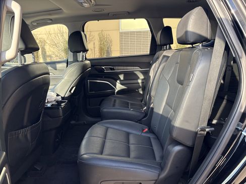 Used 2023 Kia Telluride EX w/ EX Captain's Chair Package image 36