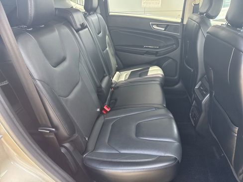 Used 2018 Ford Edge Titanium w/ Equipment Group 301A AWD/4WD image 15