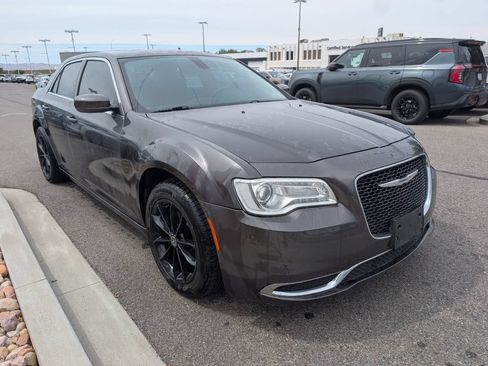 Used 2016 Chrysler 300 Limited RWD image 5