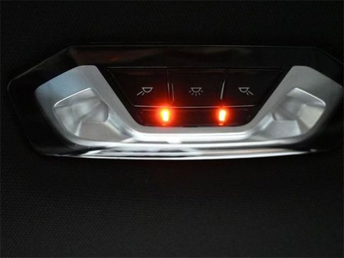 Used 2020 BMW 330i Sedan w/ Convenience Package image 16