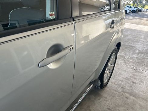 Used 2011 Mitsubishi Outlander SE image 12