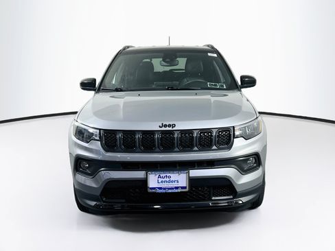 Used 2023 Jeep Compass Latitude w/ Convenience Group AWD/4WD image 2