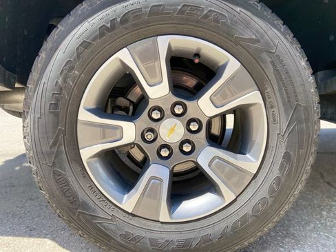 Used 2019 Chevrolet Colorado Z71 AWD/4WD image 11