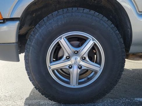 Used 2003 Chevrolet S10 Pickup LS image 12