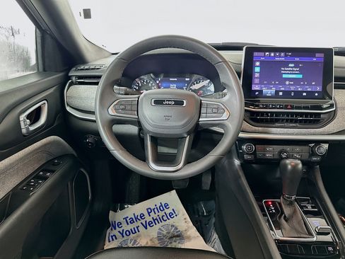 Used 2024 Jeep Compass Latitude image 20