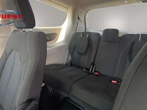 Used 2022 Chrysler Voyager LX FWD image 24