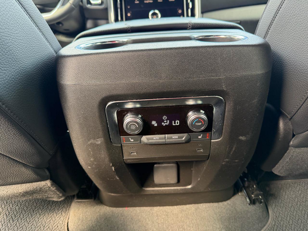 Used 2025 GMC Yukon XL Denali AWD/4WD image 21