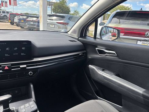Used 2026 Kia Sportage LX FWD image 34