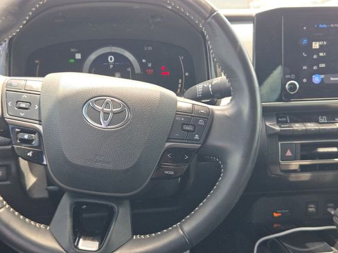 Used 2025 Toyota Camry Hybrid FWD image 20