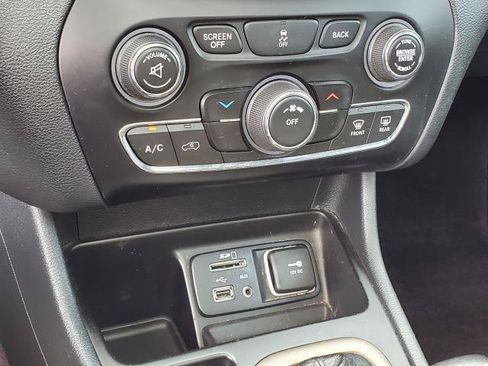 Used 2016 Jeep Cherokee 75th Anniversary FWD image 16
