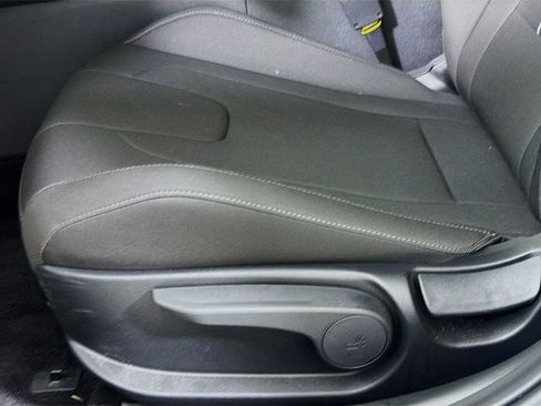 Used 2025 Hyundai Elantra Sport FWD image 21