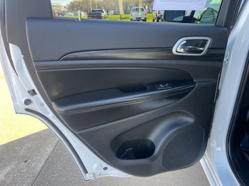 Used 2020 Jeep Grand Cherokee Altitude image 32