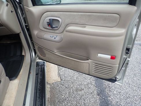 Used 1999 Chevrolet Tahoe Z71 w/ Preferred Equipment Group image 27