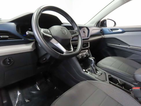 Used 2024 Volkswagen Taos SE FWD image 8