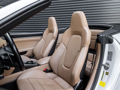 Certified 2023 Porsche 911 Carrera S RWD image 5