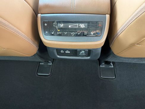 Used 2025 Nissan Pathfinder Platinum image 37