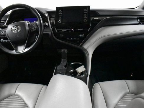 Used 2021 Toyota Camry SE w/ Cold Weather Package image 18