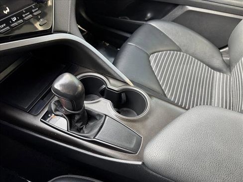 Certified 2021 Toyota Camry SE image 16