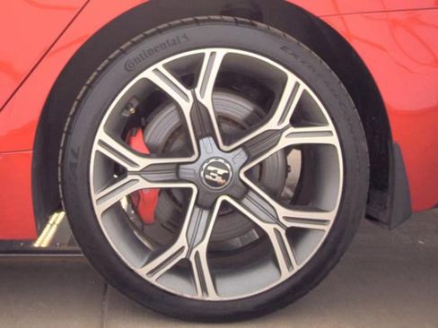 Used 2018 Kia Stinger GT2 AWD/4WD image 12
