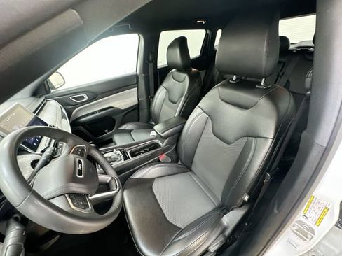 Used 2024 Jeep Compass Latitude AWD/4WD image 14