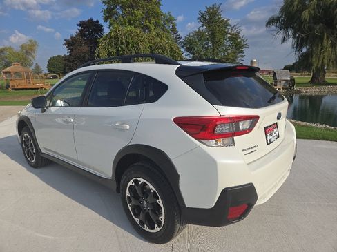 Used 2022 Subaru Crosstrek 2.0i image 3