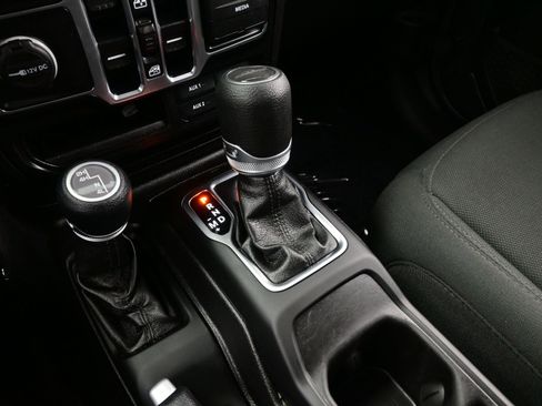 Used 2021 Jeep Gladiator Sport image 19