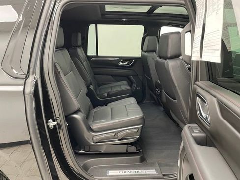 Used 2023 Chevrolet Suburban RST w/ Luxury Package image 15