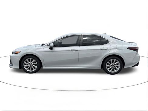 Used 2024 Toyota Camry LE FWD image 6