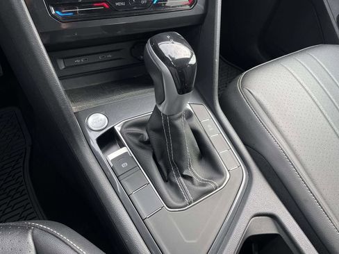 Used 2023 Volkswagen Tiguan SE image 19