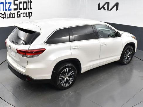 Used 2017 Toyota Highlander Plus image 13