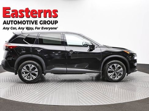 Used 2021 Nissan Rogue SV w/ Premium Package image 4