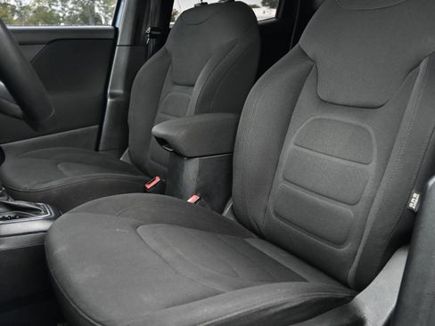 Used 2018 Jeep Renegade Latitude image 17