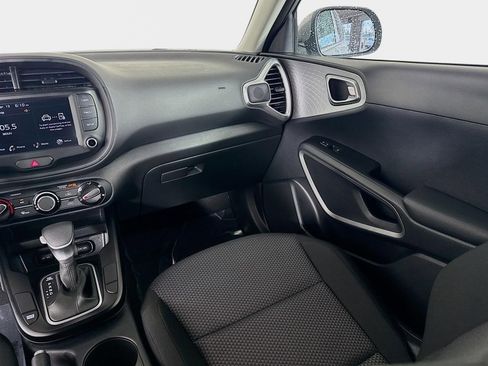 Certified 2025 Kia Soul LX w/ LX Technology Package FWD image 22