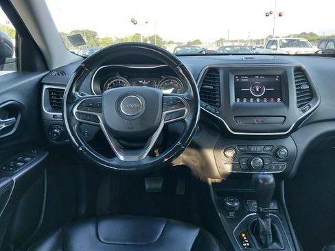 Used 2019 Jeep Cherokee Latitude Plus w/ Comfort/Convenience Group AWD/4WD image 10