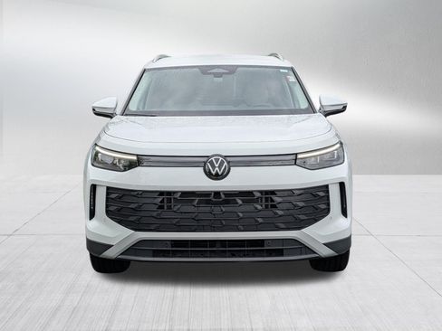 Certified 2025 Volkswagen Tiguan SE AWD/4WD image 2