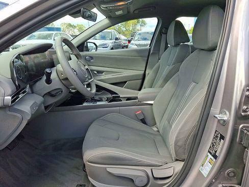 Used 2023 Hyundai Elantra SEL w/ Convenience Package FWD image 13