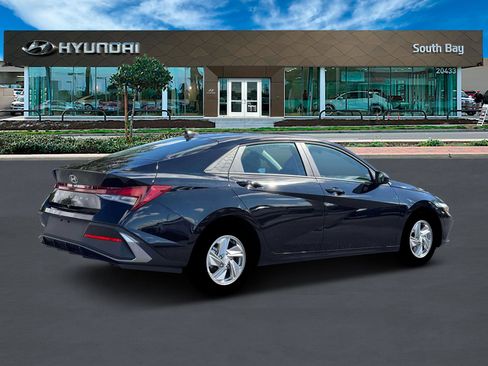 New 2026 Hyundai Elantra SE image 8